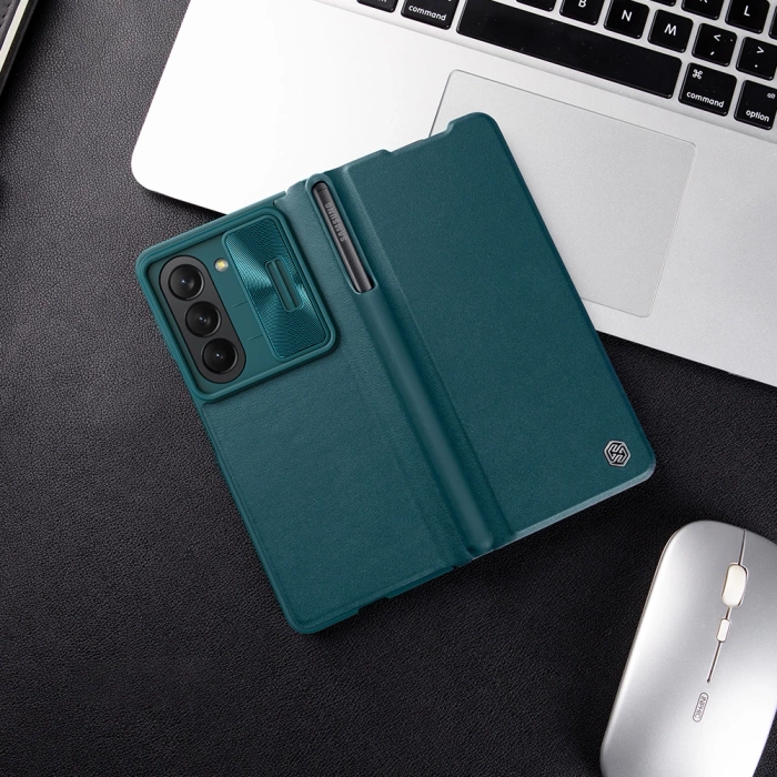 Skórzane etui z klapką i osłoną aparatu do Samsung Galaxy Z Fold 5 Nillkin Qin Leather Pro - brązowy